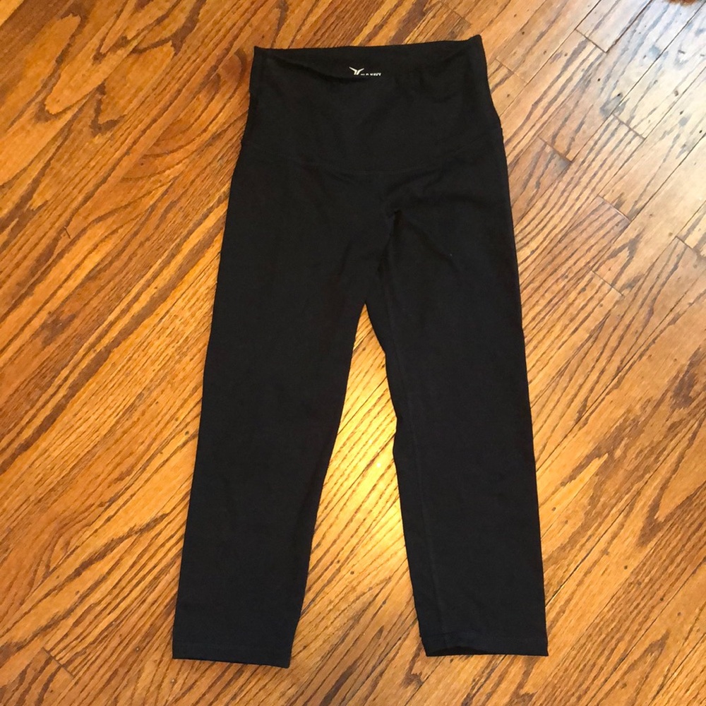 Old navy black Capri leggings- small